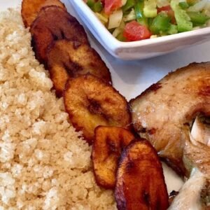 Attieke au Demi Poulet : Un Trésor Culinaire à 5000 FCFA au Restaurant Ivoirien Dakar